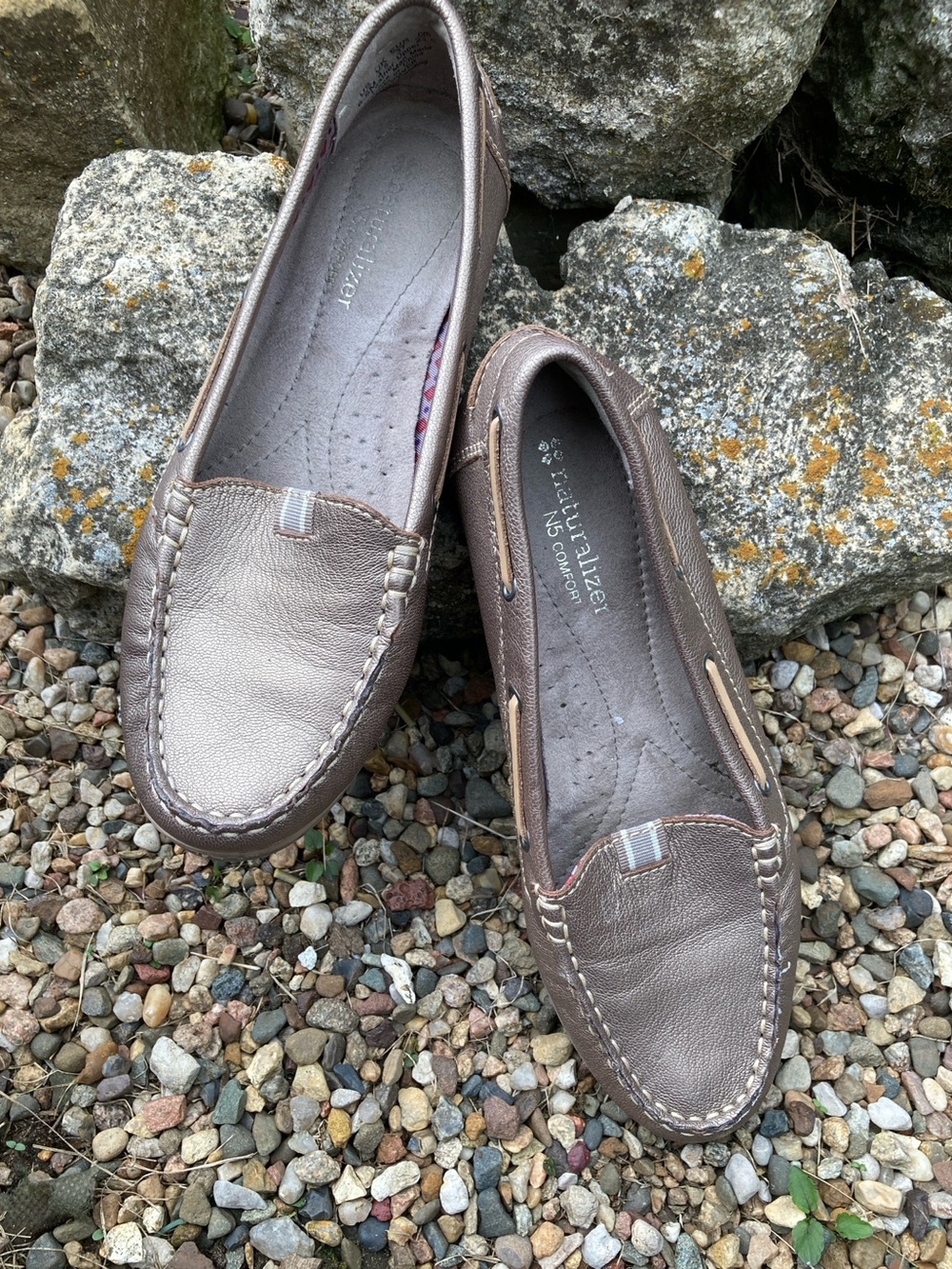 Naturalizer Size 6.5 Hanover metallic champagne slip on leather loafers